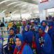 Rombongan jamaah umrah dari PT Ameera Mekkah Travel saat akan memasuki Security Check Point (SCP) lantai II KNIA. Waspada/Irianto