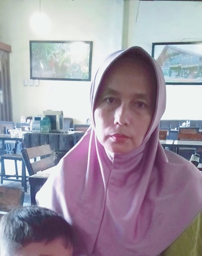 Iis Sugianto bercerita lebar pada wartawan. Waspada/Ist