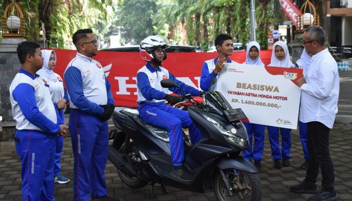 Yayasan AHM Berikan Beasiswa Untuk Future Leader