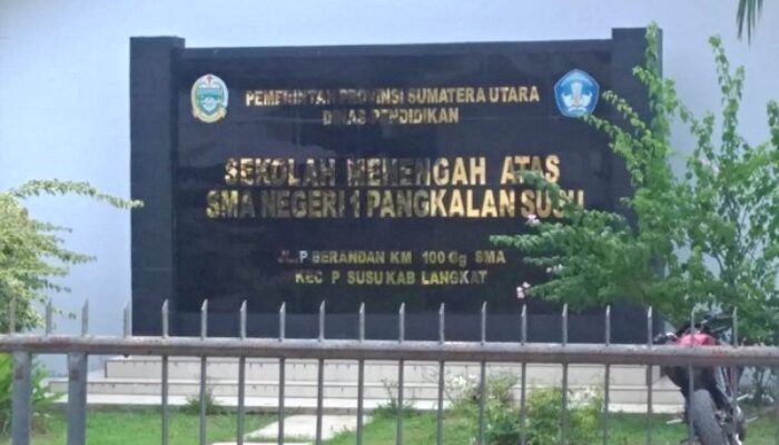 Emak-emak Protes Pungutan Dana Hari Guru Di SMAN-1 Pangkalansusu