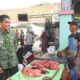 Pj Wali Kota Langsa saat meninjau kegiatan pasar murah, di Kecamatan Langsa Timur, Kamis (16/11). Waspada/Munawar