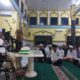 Abon Arongan, mengisi tausiah safari subuh di Masjid Baitul Muttaqin Idi Cut, Kec. Darul Aman, Kab. Aceh Timur, Jumat (17/11). Waspada/H. Muhammad Ishak