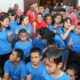 Wali Kota Susanti Dewayani pose bersama anak-anak penyandang disabilitas dan lainnya di even akbar pelayanan disabilitas melalui pelayanan Adminduk Kota Pematangsiantar 2023 dan terangkai dengan Pak Keling di Sapadia Hotel, Jl. Diponegoro, Kamis (16/11).(Waspada-Ist).