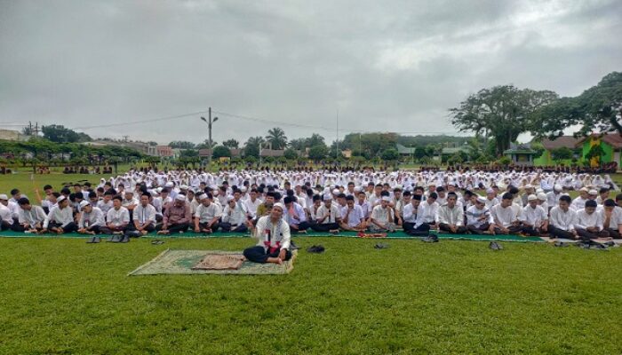 1.150 Siswa Dan Guru MAN 1 Palas Shalat Ghaib Untuk Palestina