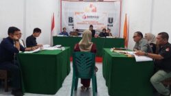 Sidang sengketa tahapan Pemilu, pemeriksaan saksi dan alat bukti, Rabu (15/11) di Sekretariat Bawaslu Kab Padanglawas.(Waspada/Ist)