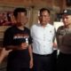 Kasatres Narkoba AKP Salomo dan anggota melakukan penggerebekan di Desa Aek Badak Jae, Kecamatan Sayurmatinggi Tapsel. (Waspada/Ist)