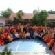 KABID Pakis Kemenag Sumut dan Kepala MAN 2 Model Medan foto bersama para guru usai melaksanakan upacara hari guru di lapangan utama MAN 2 Model Medan, Sabtu (25/11). Waspada/Andi Aria Tirtayasa