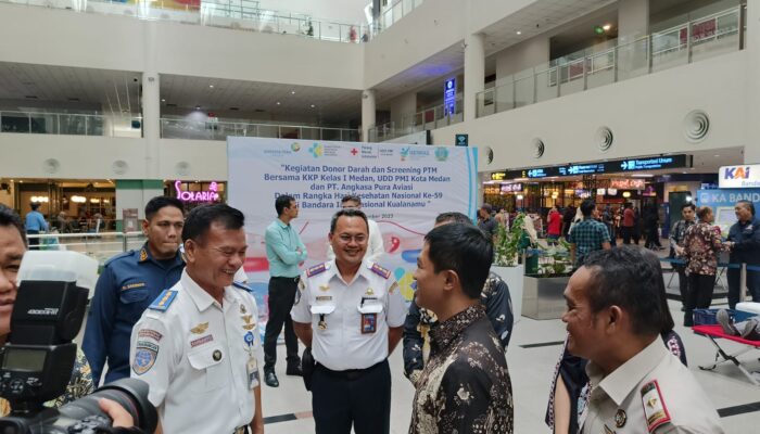Satpol PP P. Siantar Tertibkan Atribut Peserta Pemilu 