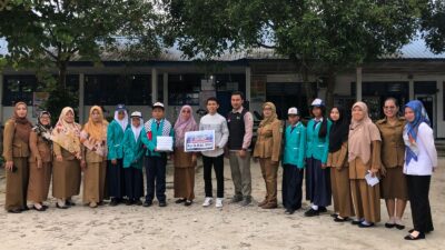 UPT SMPN 1 Air Putih Salurkan Donasi Palestina Melalui DD Waspada UPT SMPN 1 Air Putih Salurkan Donasi Palestina Melalui DD Waspada