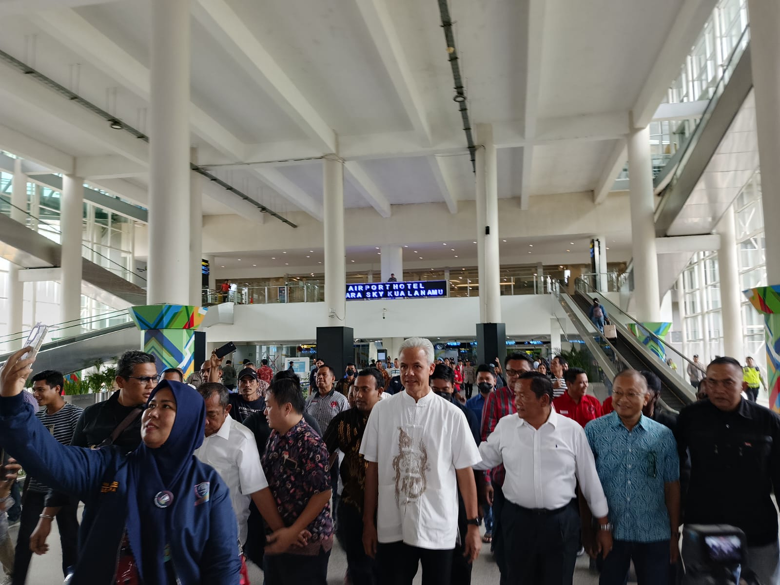 Capres Ganjar Pranowo Salat Jumat Di KNIA