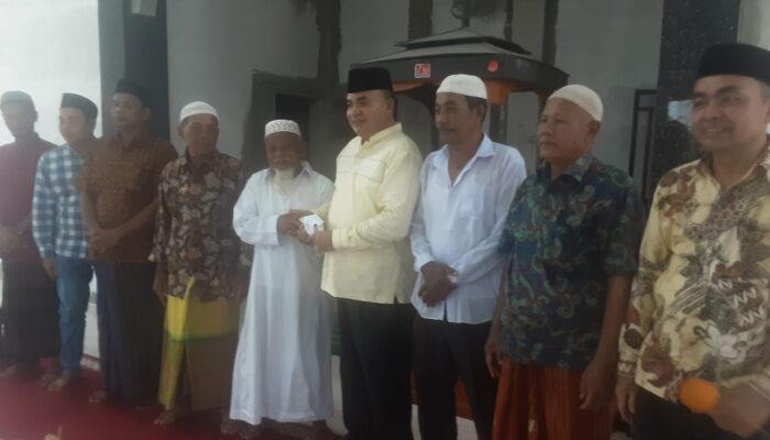 Anggota DPR RI, Salim Fakhry Bantu Warga Lawe Bulan