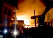 Diduga Korsleting Listrik, 12 Kios Dan Lapak Di Pasar Padang Tiji Terbakar