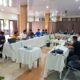 Senior Manager Distribusi PLN UID Sumatera Utara, Khairul Lingga saat memimpin rapat progres kesiapan kelistrikan Aquabike World Championship bersama Manager PLN UP2D Sumatera Utara, Fahmy Albar, Manager PLN UP3 Bukit Barisan, Ramses Hutajulu beserta jajaran, Jumat (10/11).
