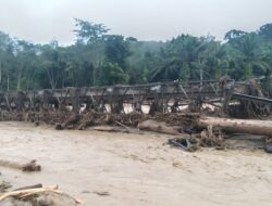 Banjir Bandang Hanyutkan Jembatan Dan Rendam Puluhan Rumah Di Langkat