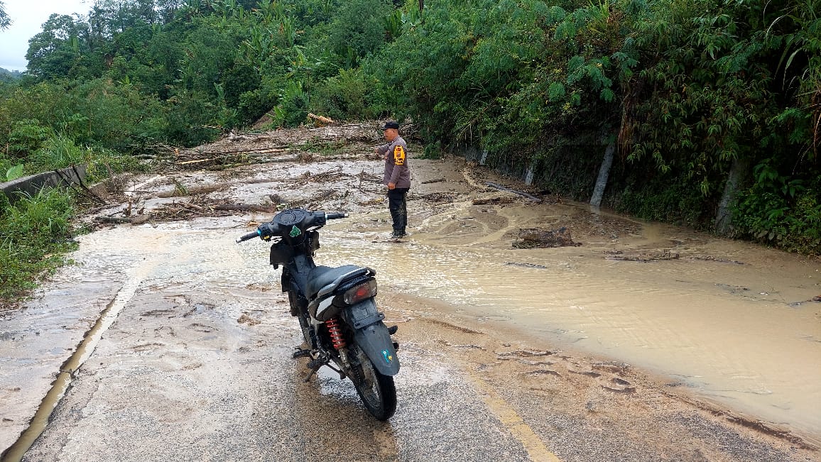 Di Aceh Tengah, 9 Titik Longsor Tutupi Badan Jalan Nasional