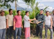 Anggota DPR RI Salim Fakhry Bagikan Bibit Kelapa