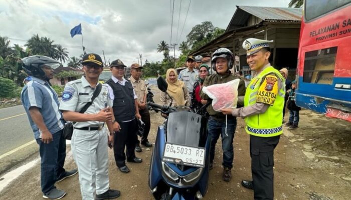 Di Tapsel, Taat Aturan Lalulintas Diberikan Hadiah