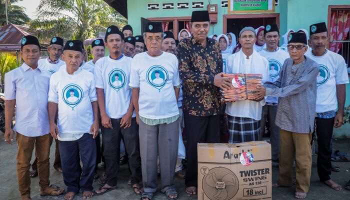 Tuan Guru Ganjar Bantu Rehal Al-Quran Dan Kipas Angin Untuk Makmurkan Tempat Pengajian Di Asahan