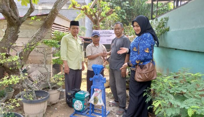Polmed Medan Lakukan PKM Di Desa Limau Tanjung Morawa, Hibah Mesin Penggiling Jagung