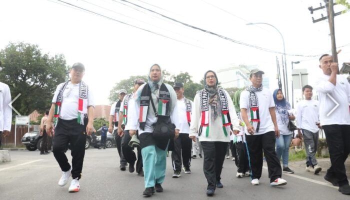 Seribuan Sivitas UINSU Ikuti Jalan Sehat Milad Ke-50 Tahun