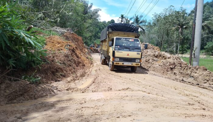 Jalan Medan-Padang Via Muaramais Sudah Bisa Dilalui