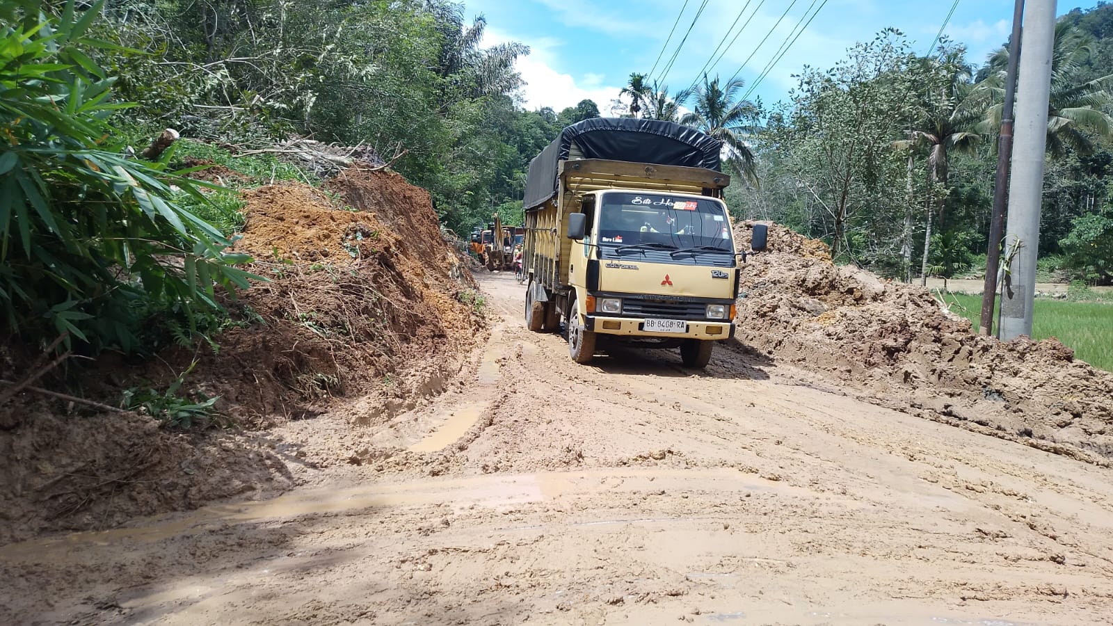 Jalan Medan-Padang Via Muaramais Sudah Bisa Dilalui