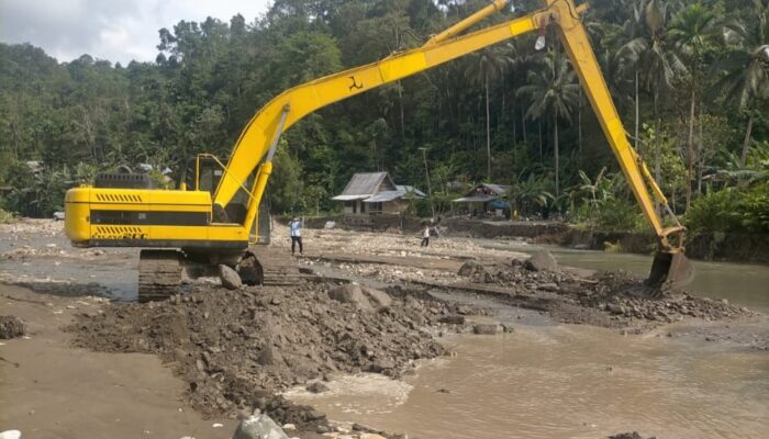 Akhirnya Jalan Terputus Di Nisel Mulai Ditangani