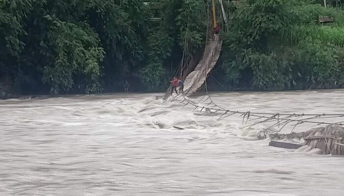 Pemkab Agara Diminta Segera Perbaiki Jembatan Titi Gantung Mendabe