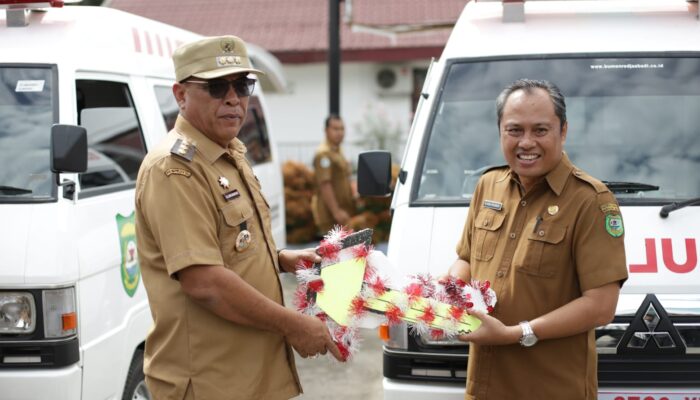 Tambah 2 Ambulans, Bupati Harapkan RSUD Panyabungan Terus Berbenah