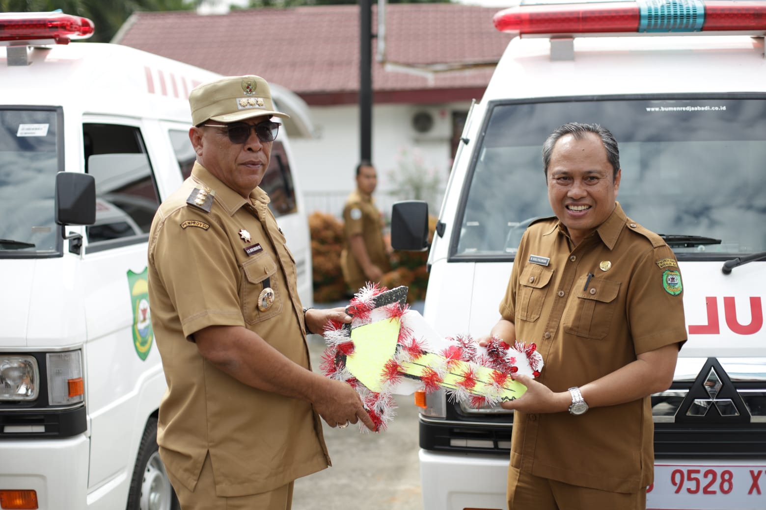 Tambah 2 Ambulans, Bupati Harapkan RSUD Panyabungan Terus Berbenah