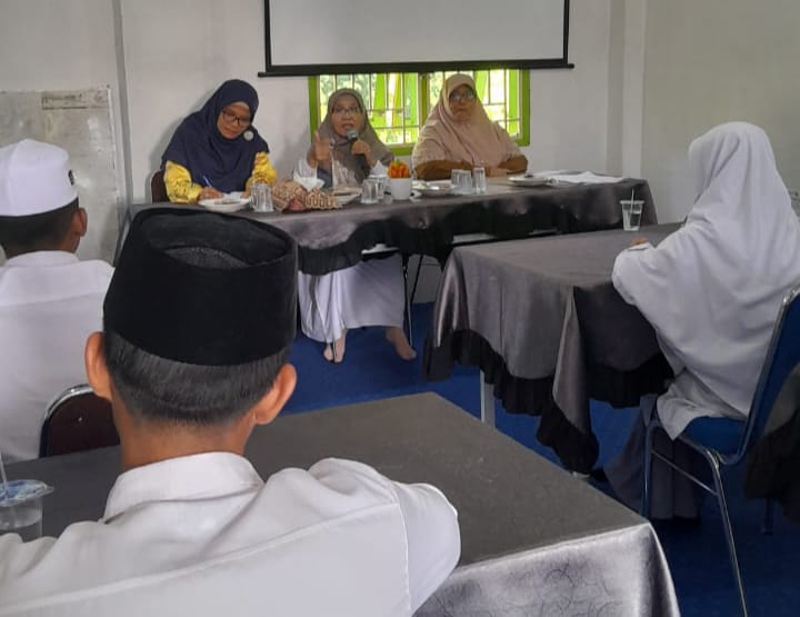 Komunitas Literasi Kayang Bertandang Ke SMKS Mahyal Ulum