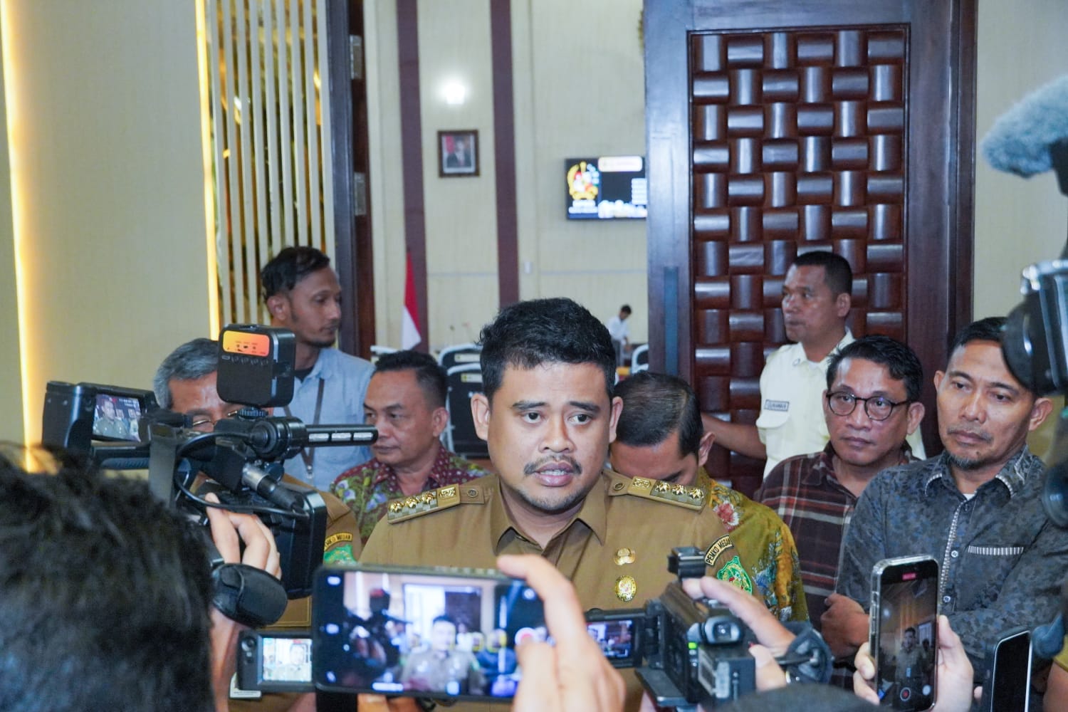 Rekonstruksi Intersection Jalan Sudirman, Bobby Nasution: Itu Bukan Keramik, Pengerjaan Belum Selesai