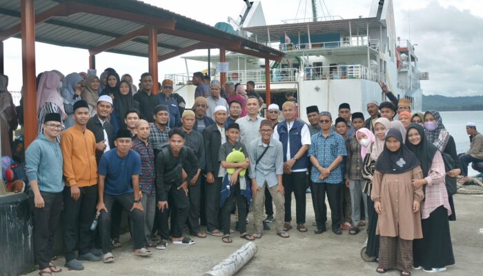 Reza Fahlevi Antar Kafilah MTQ Sabang Ke Pelabuhan Calang