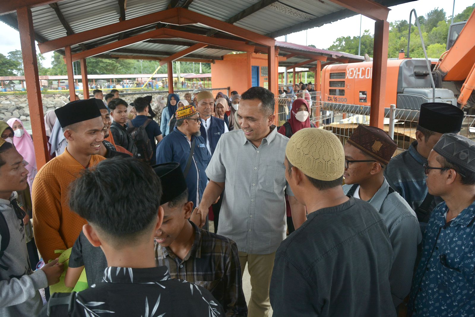Reza Fahlevi Antar Kafilah MTQ Sabang Ke Pelabuhan Calang
