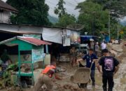 ASN Agara Bantu Bersihkan Lokasi Banjir