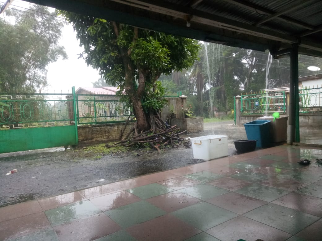 Air PDAM Belum Mengalir, Tadah Hujan Berlanjut