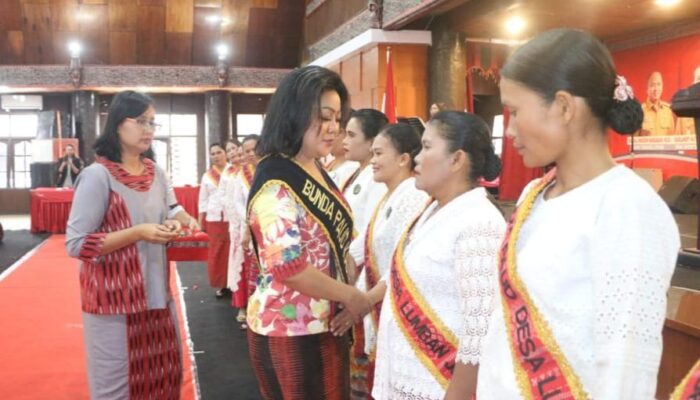 Satika Simamora Lantik Ratusan Bunda PAUD Se-Kabupaten Taput