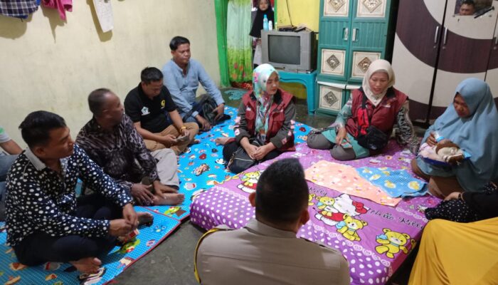 Warga Temukan Sesosok Bayi Di Teras Rumah Kosong