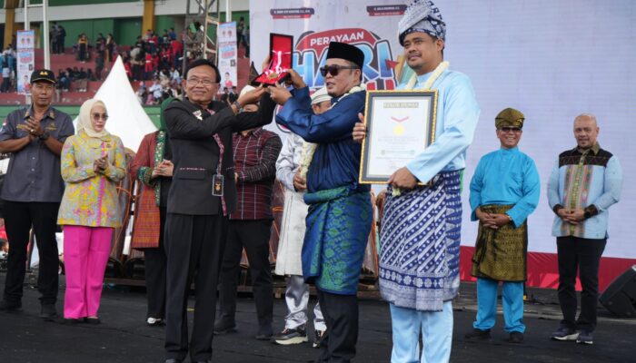 Tarian Multi Etnis Sepuluh Ribu Guru Di Medan Pecahkan Rekor MURI Dunia