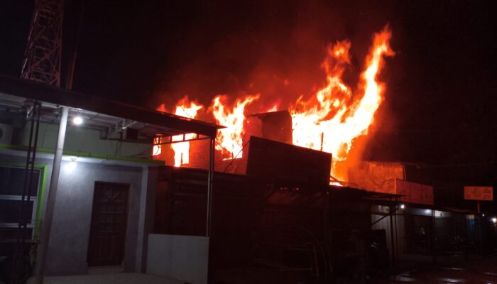 Empat Kios Di Mahkamah Terbakar