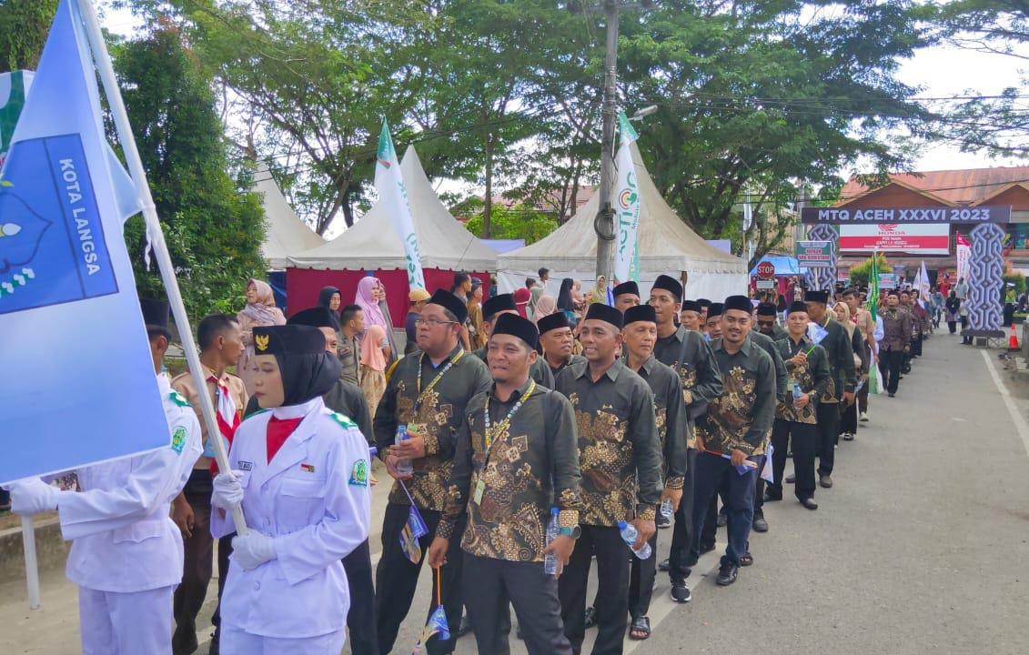 Kafilah Langsa Ikut Meriahkan Pawai Ta'aruf MTQ XXXVI Aceh