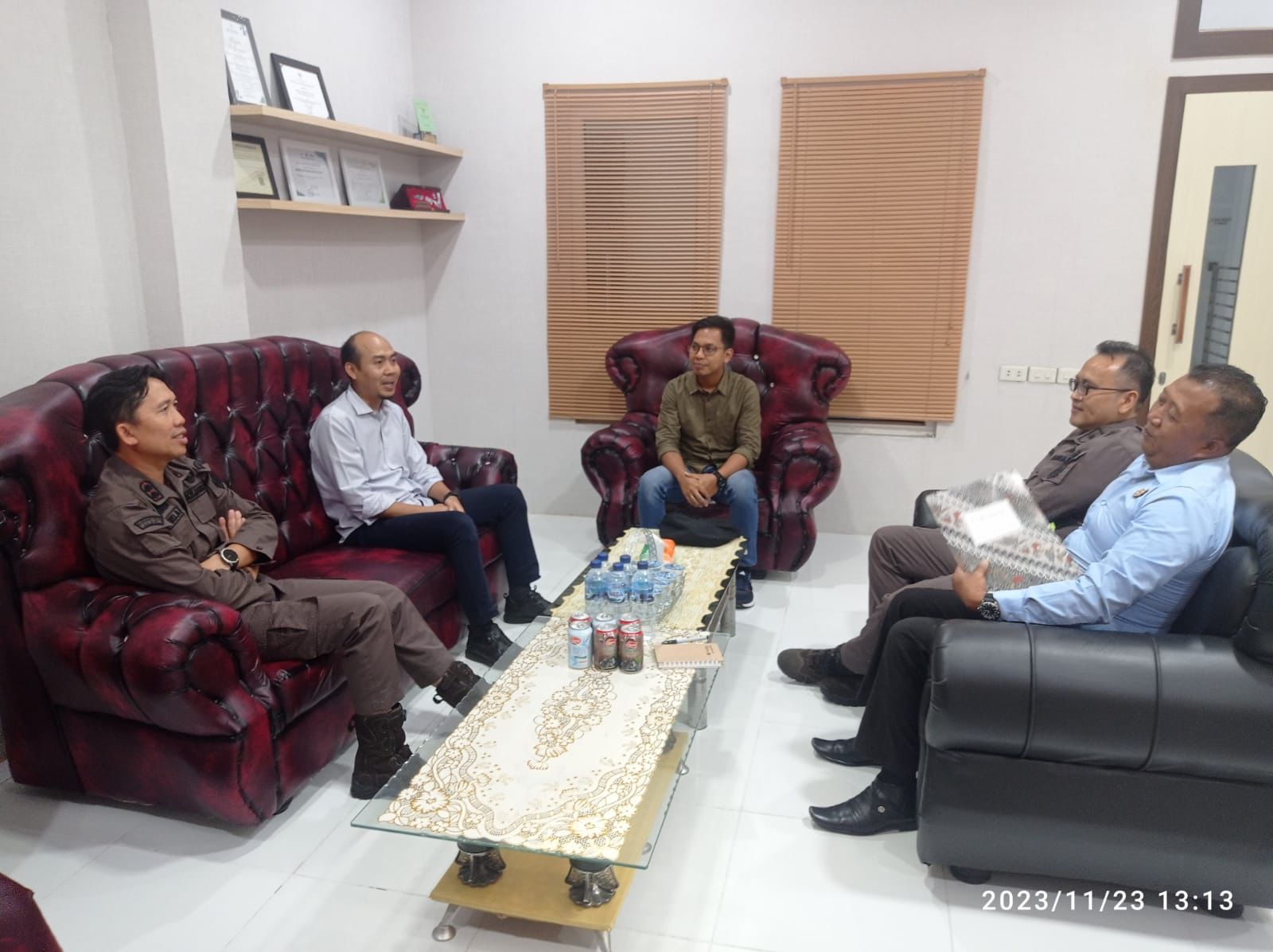 Dalam rangka penyelesaian Proyek Pembangunan Transmisi SUTT 150 kV Blang Pidie - Tapak Tuan sesuai dengan RUPTL (2021 - 2030) sebagai upaya memperkuat keandalan sistem di di Provinsi Aceh, PLN UPP SBU 1 melaksanakan kegiatan koordinasi dengan Kejaksaan setempat.