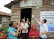 Peresmian dan penyalaan listrik di rumah Nurhayati salah satu penerima manfaat Program BPBL warga Desa Rantau Panjang, Kecamatan Pantai Labu, Kabupaten Deli Serdang, Sumatera Utara.