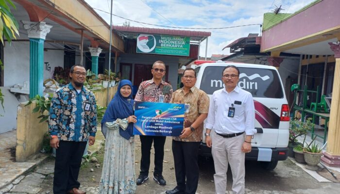 Bank Mandiri Serahkan Satu Unit Ambulance Kepada Lembaga Muslimah Indonesia Berkarya