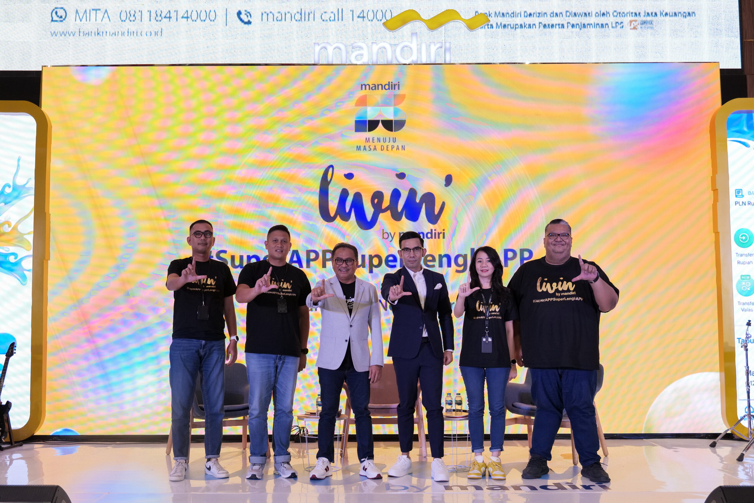 Kiri ke kanan: Dewangga Satria Prayudha - Vice President; Ferdinan Hariandja - Vice President; Agus Dwi Handaya - Direktur Kepatuhan & SDM Bank Mandiri; Reza Herlambang - Presenter; Yoyana - Mall Director Sun Plaza; Andrea Rivelino -Vice President.