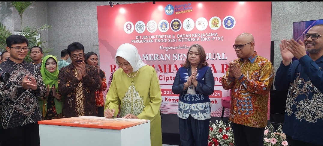290 Karya Mahasiswa dan Dosen Seni Warnai Gedung D Kemendikbudristek
