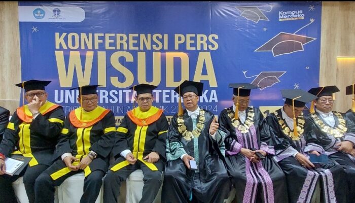 UT Wisuda 1.957 Lulusannya, 3 Tokoh jadi Wisudawan Kehormatan