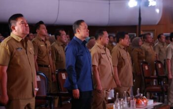 Hadiri Kemendagri BerAKHLAK Awards, Mendagri Tito Apresiasi Ary Ginanjar