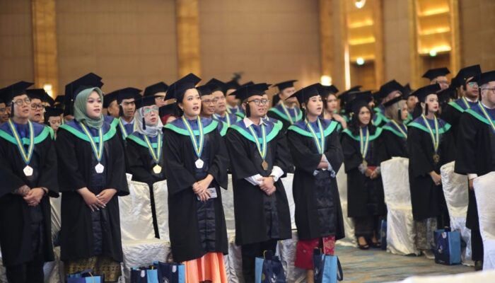 Ukrida Wisuda 293 Lulusannya, Siap Pimpin Perubahan