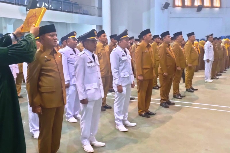 Bongkar Pasang 142 Pejabat Eselon II Dan III Pemkab Madina Bongkar Pasang 142 Pejabat Eselon II Dan III Pemkab Madina